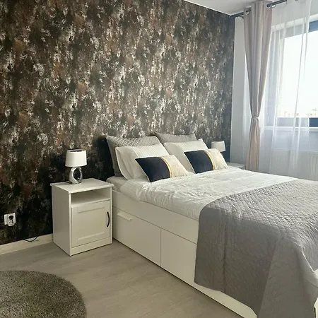 Elegant Apartment *